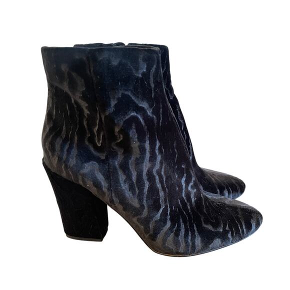 Anthropologie 8 Louise et Cie Velvet Burnout Ankle Boots Zebra Pattern Black 38 - Picture 4 of 8